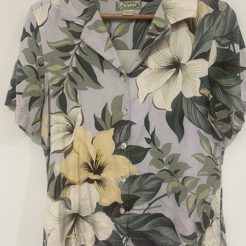 Tommy‎ Bahama Leaf Print Shirt in Green and Cream: 100% silk